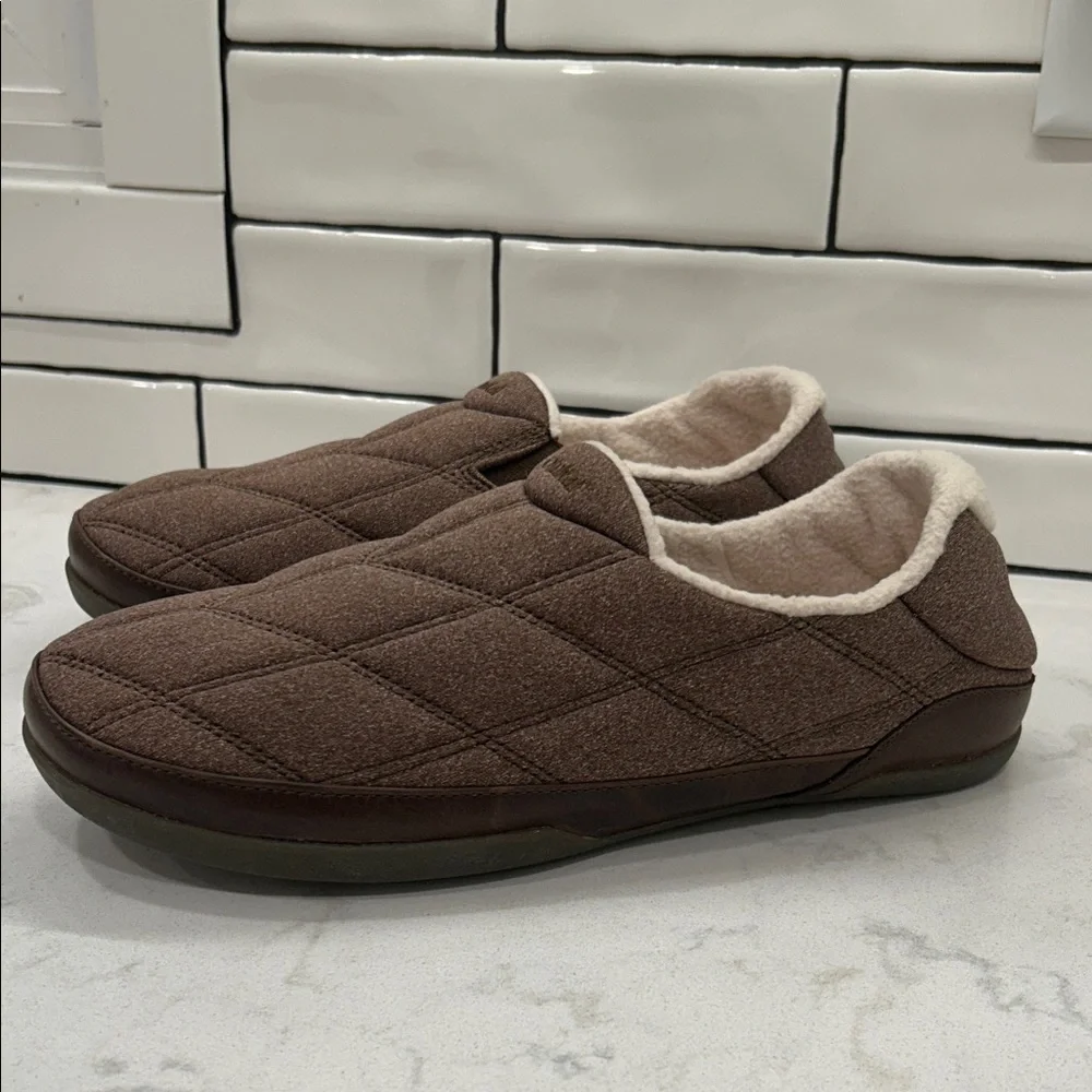OluKai Puku'i Slipper Toffee Quilted Slippers with Cream Lining Men’s 13 NWT